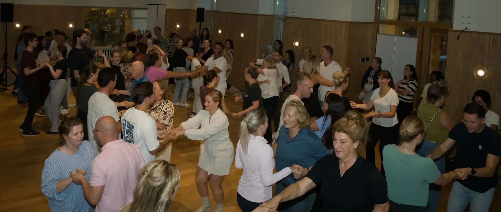 Volle salsales bij Cubania Den Bosch — dansparen in de zaal van Huis73